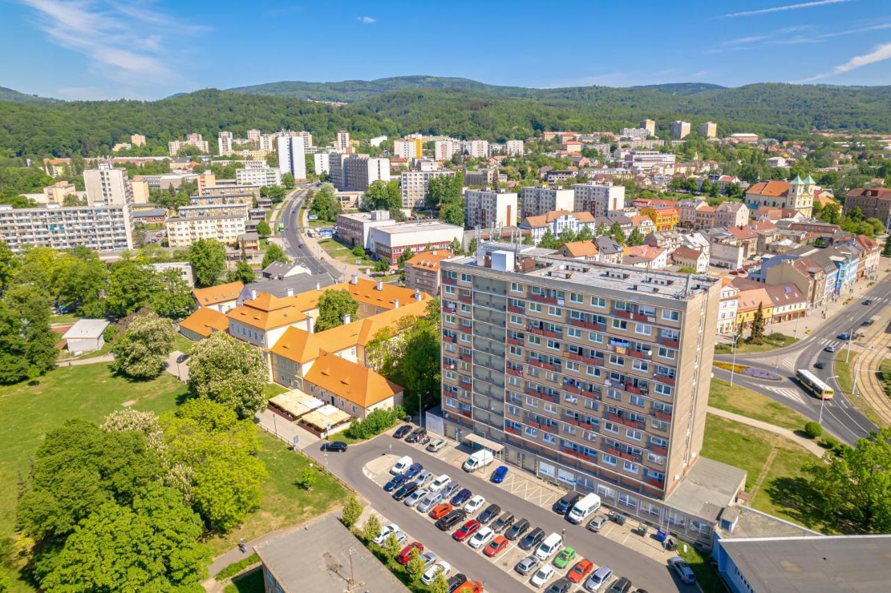 Apartmany A Studia Zamecky Park Litvínov Exterior foto